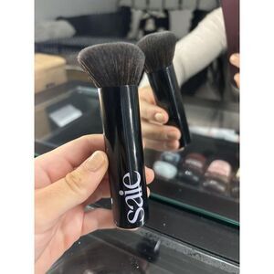 Saie 1 The Base Foundation Ultra-Soft Makeup Brush With Synthetic Bristles